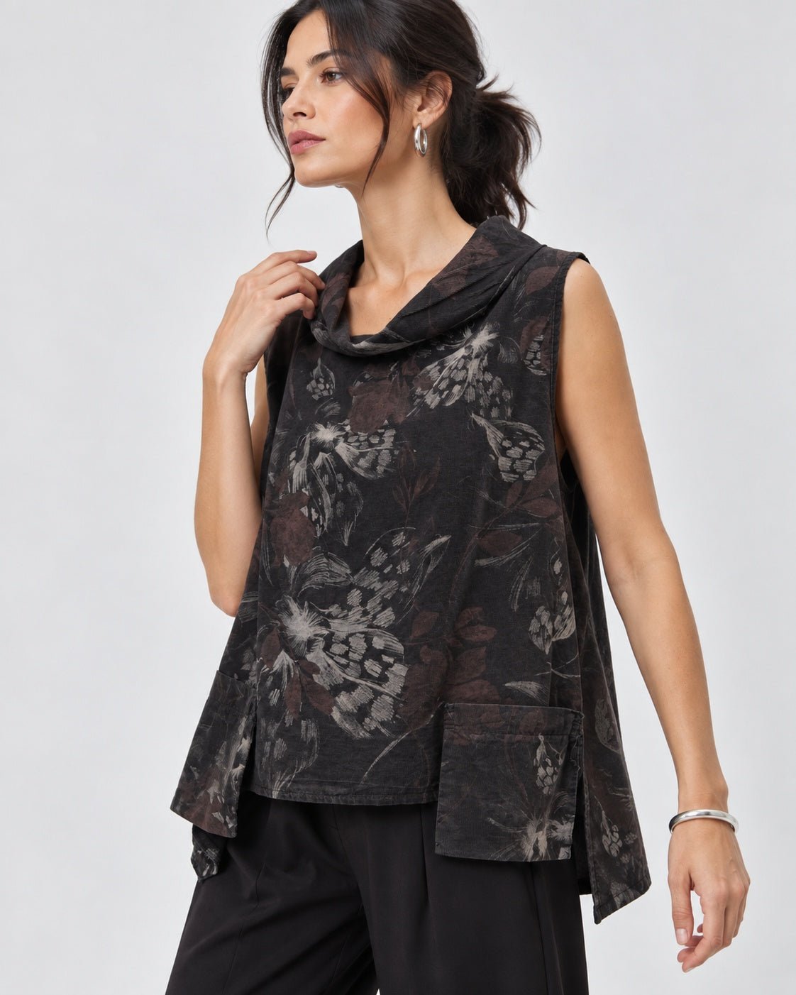 Vestă top evazată din catifea reiată cu print floral, nuanța maro cafea, All Above Boutique.