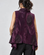 Vestă top evazată din catifea reiată cu print ovale, nuanța violet închis, vedere din spate, All Above Boutique.