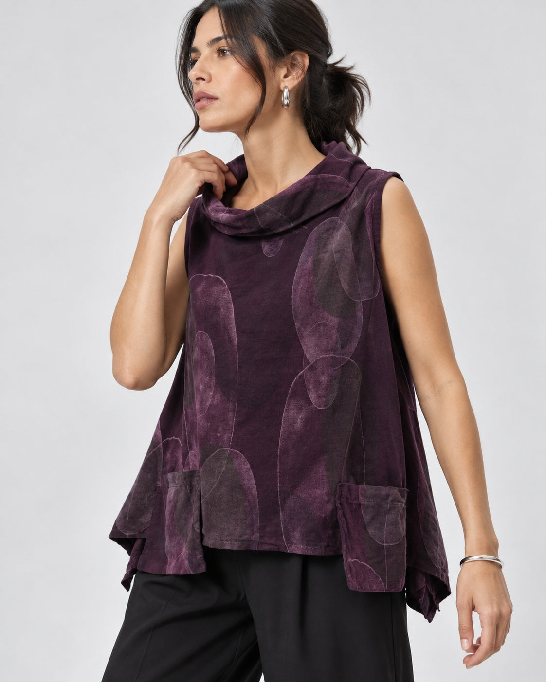 Vestă top evazată din catifea reiată cu print ovale, nuanța violet închis, vedere din față, All Above Boutique.