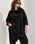 Bluză oversize neagră din catifea reiată fină, cu guler larg drapat și mâneci suflecate - All Above Boutique