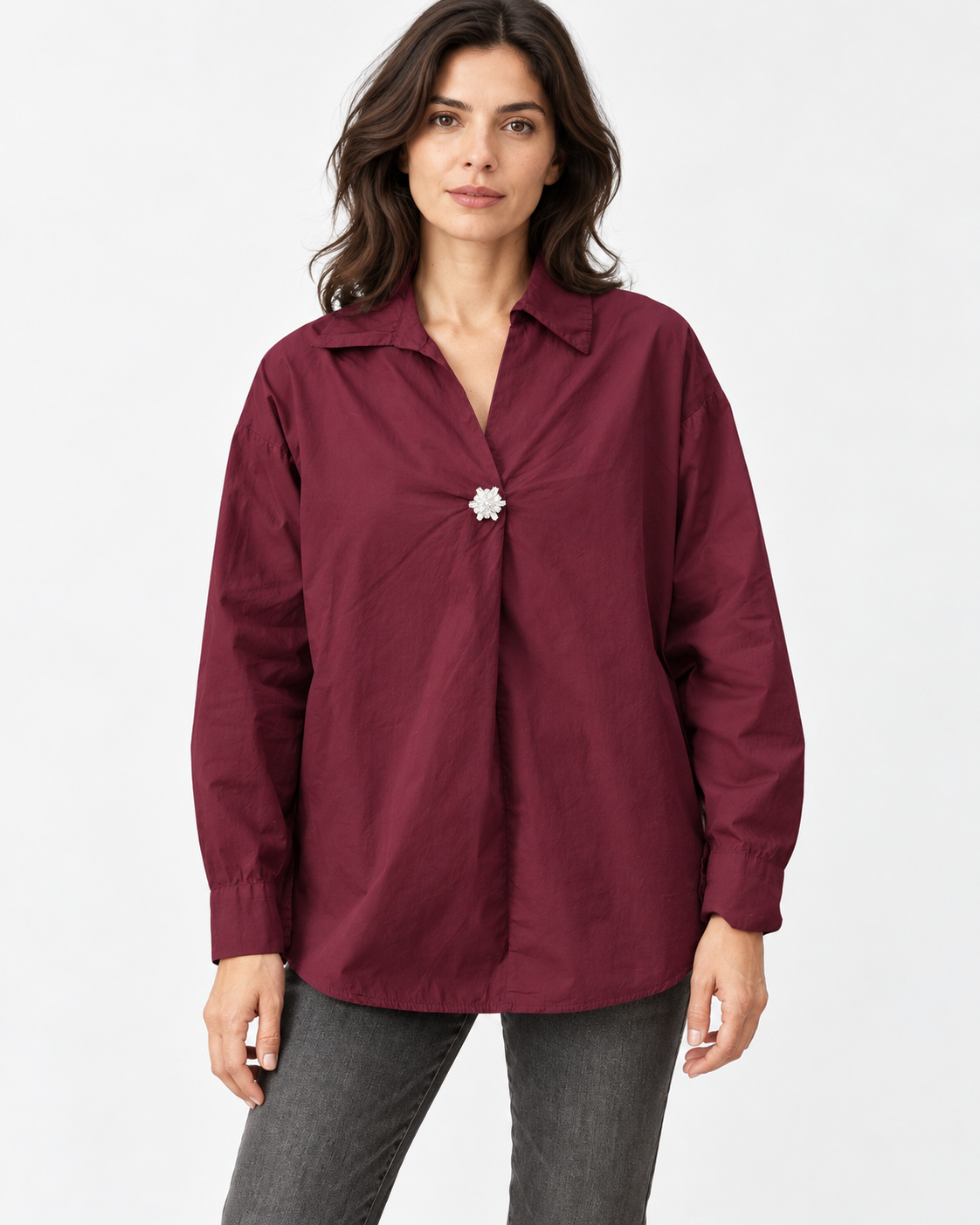 Cămașă oversize roșu închis din bumbac, cu pliu și nasture cu strasuri, vedere din față - All Above Boutique