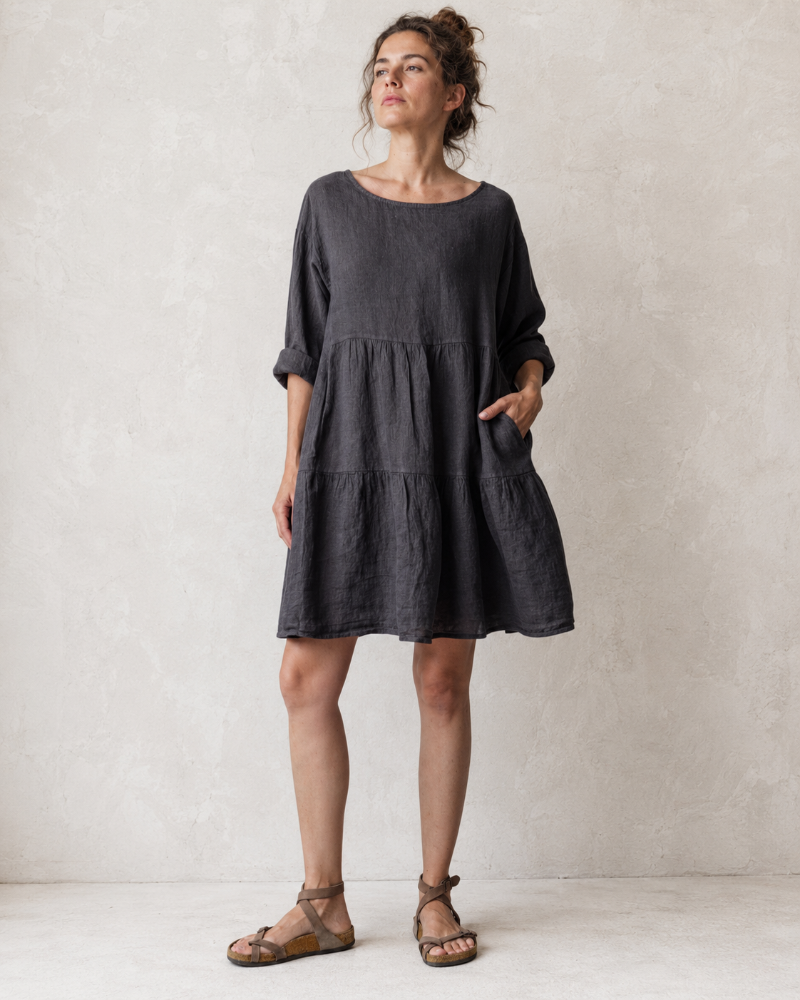 Rochie Baby Doll din in cu croială evazată de la piept, vedere frontală. All Above Boutique.