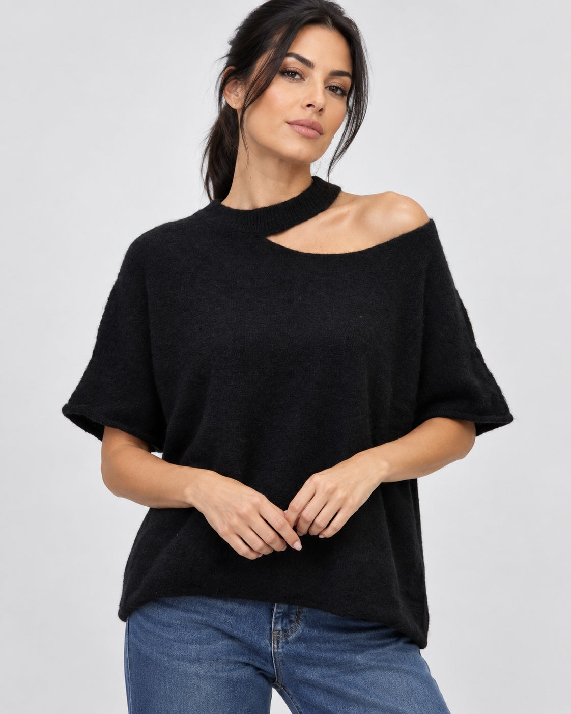 Pulover cu decolteu decupat și umăr gol, nuanța negru, All Above Boutique.