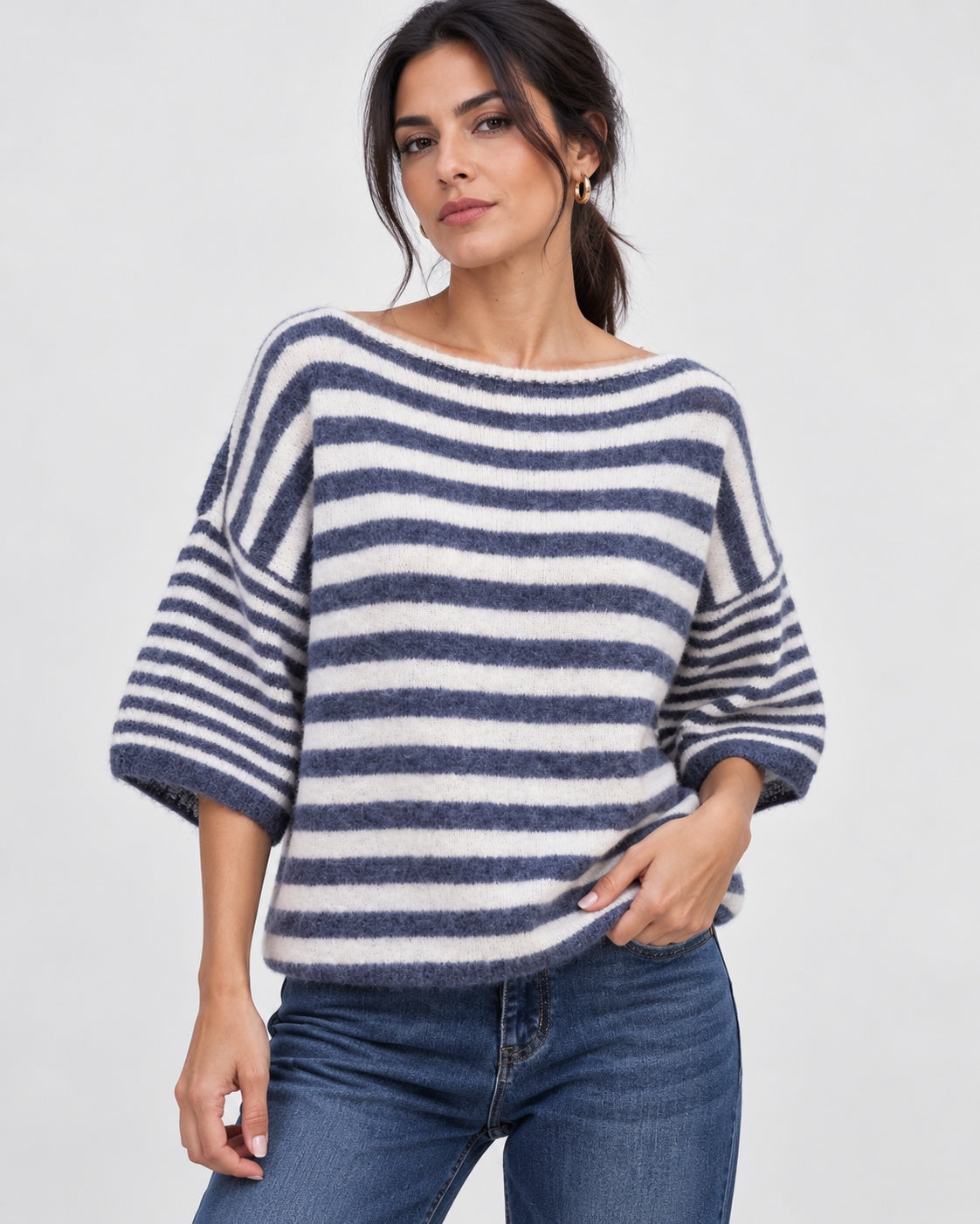 Pulover oversize pufos cu dungi și mânecă 3/4, nuanța bleumarin, All Above Boutique.