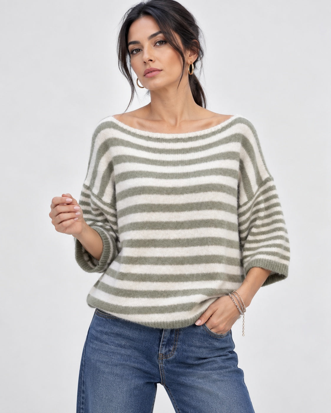 Pulover oversize pufos cu dungi și mânecă 3/4, nuanța kaki, All Above Boutique.