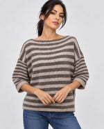 Pulover oversize pufos cu dungi și mânecă 3/4, nuanța maro, All Above Boutique.