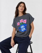 Tricou casual cu mâneci rulate și mesaj Take it easy, vedere ansamblu. All Above Boutique.