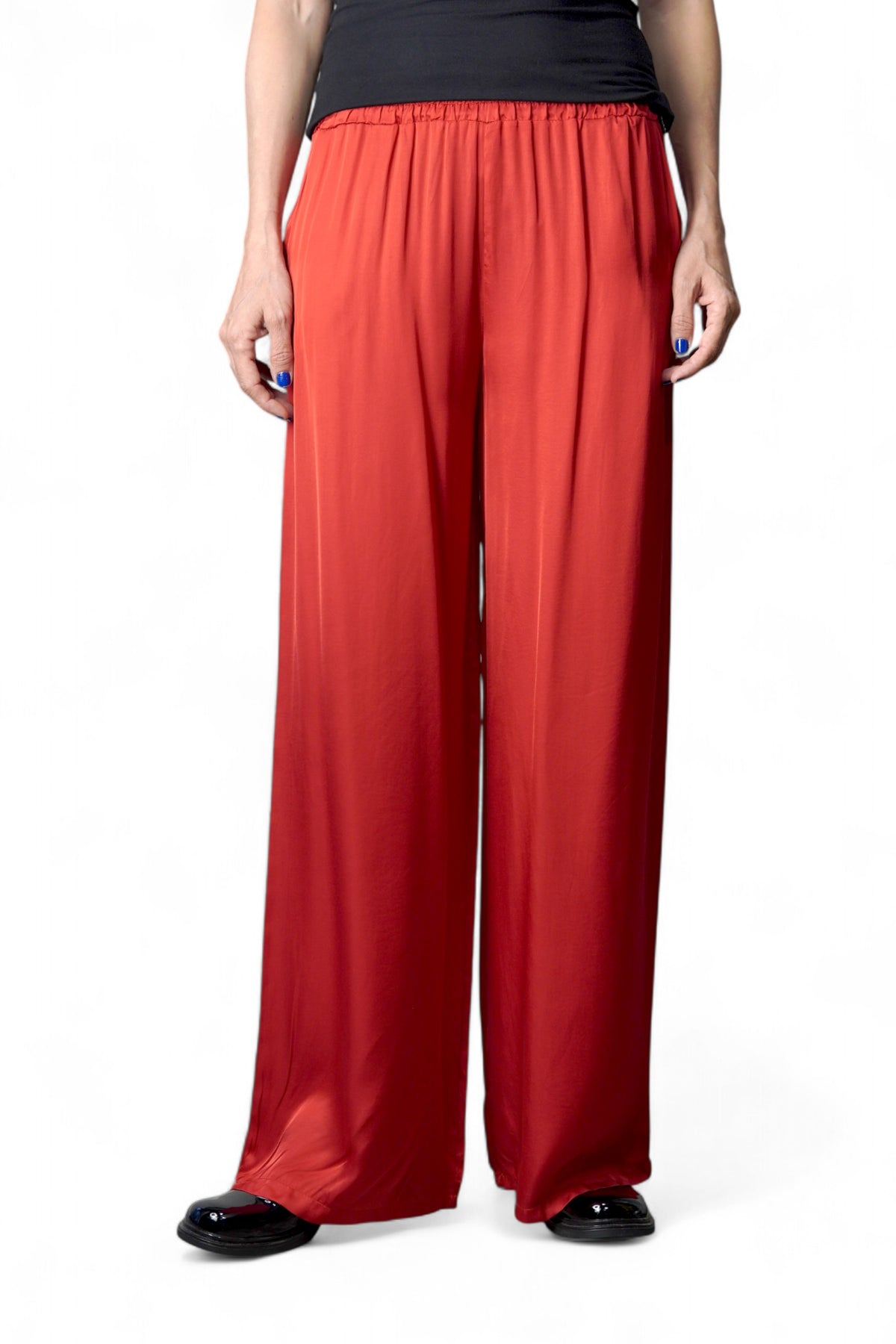 Pantaloni largi satinați din viscoză, în nuanța roșu, vedere frontală, All Above Boutique