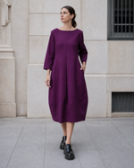 Rochie din jerse cu cusături modelatoare, vedere din spate. All Above Boutique.