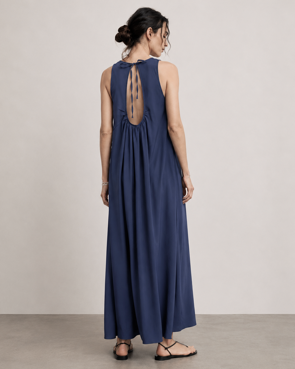 Rochie maxi bleumarin cu decolteu la spate si prindere snur, vedere ansamblu, All Above Boutique