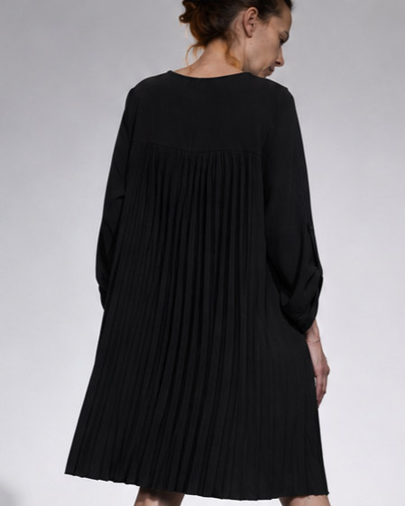 Rochie plisata verde vedere laterala, plise fluide miscare naturala, All Above Boutique