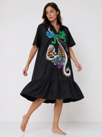 Rochie tip cămașă cu imprimeu pană în stil abstract, vedere frontală — All Above Boutique.