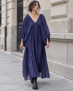 Rochie din mătase cu decolteu în V și mânecă bufantă, nuanța bleumarin, All Above Boutique.