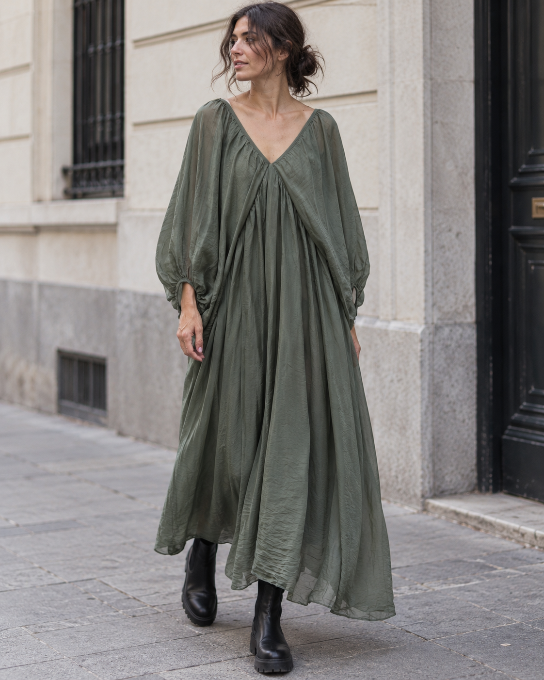 Rochie din mătase cu decolteu în V și mânecă bufantă, nuanța kaki, All Above Boutique.