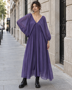 Rochie din mătase cu decolteu în V și mânecă bufantă, nuanța violet închis, All Above Boutique.