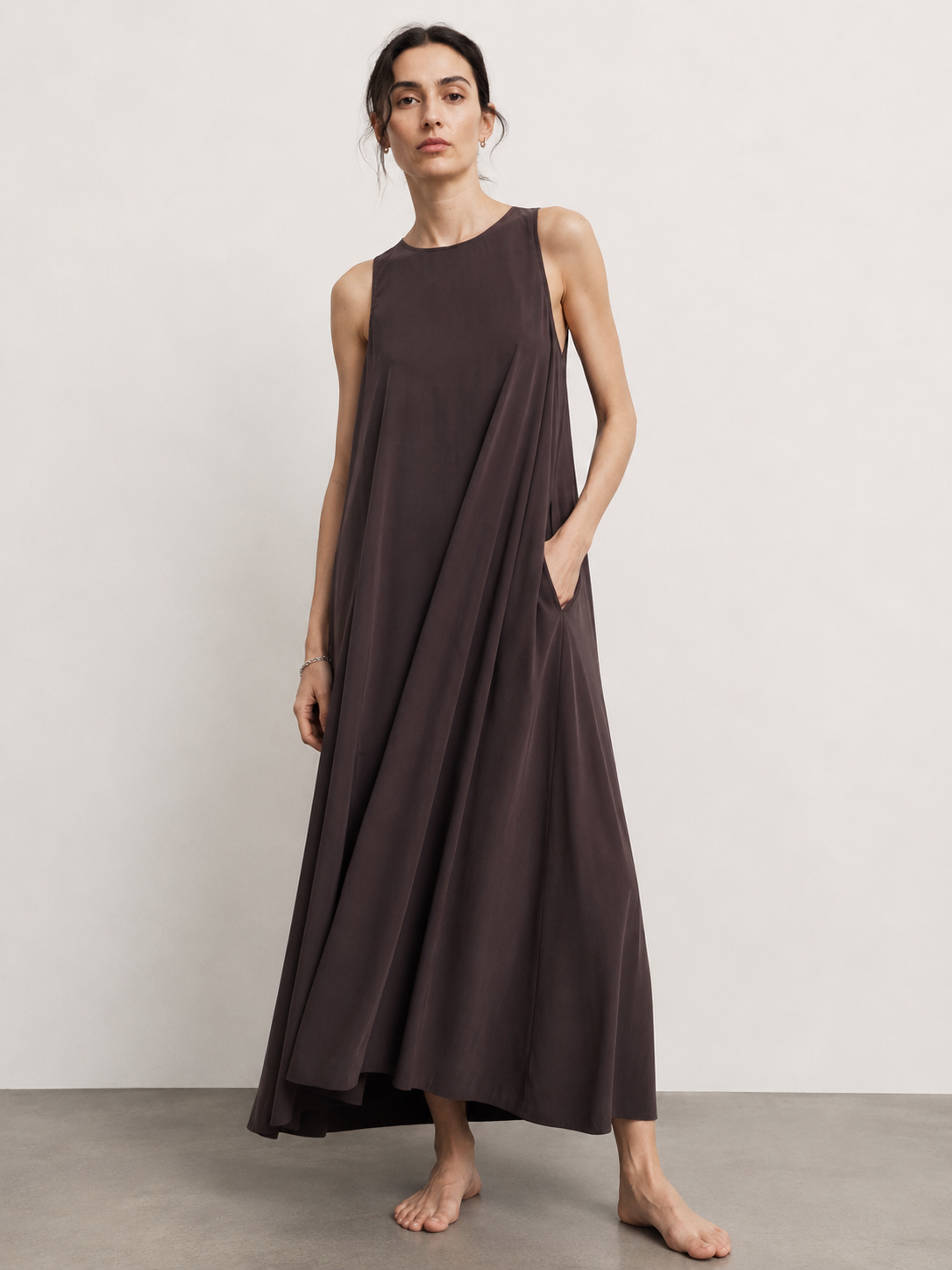 Rochie maxi neagra decolteu spate snur vedere frontala, lungime maxi eleganta, All Above Boutique