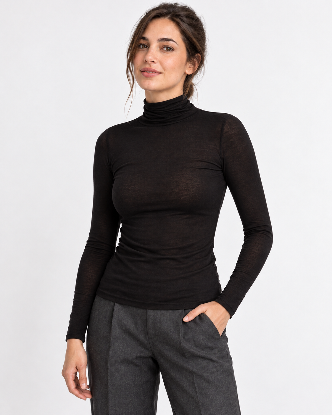 Maletă neagră din cașmir și modal, purtată cu pantaloni gri din stofă - All Above Boutique