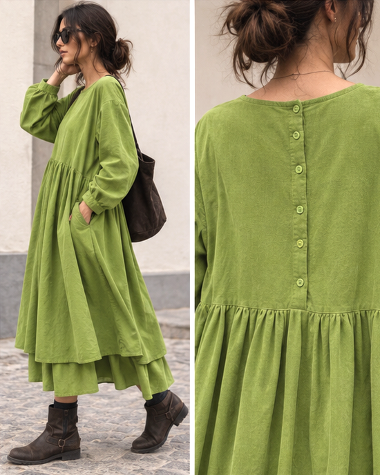 Rochie midi babydoll din catifea reiată cu nasturi la spate, în nuanța verde fistic, vedere frontală.