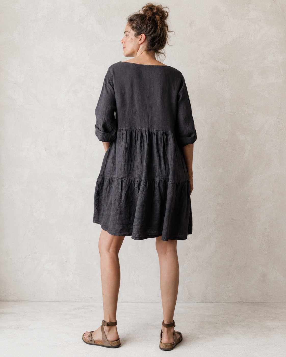 Rochie Baby Doll din in, vedere din spate. All Above Boutique.
