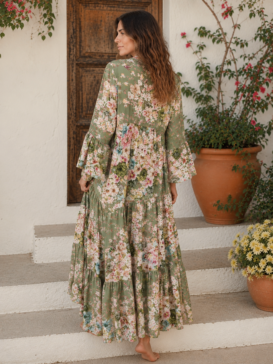 Detaliu decolteu V nasturi frontali și pliuri fluide rochie bumbac floral boho, All Above Boutique