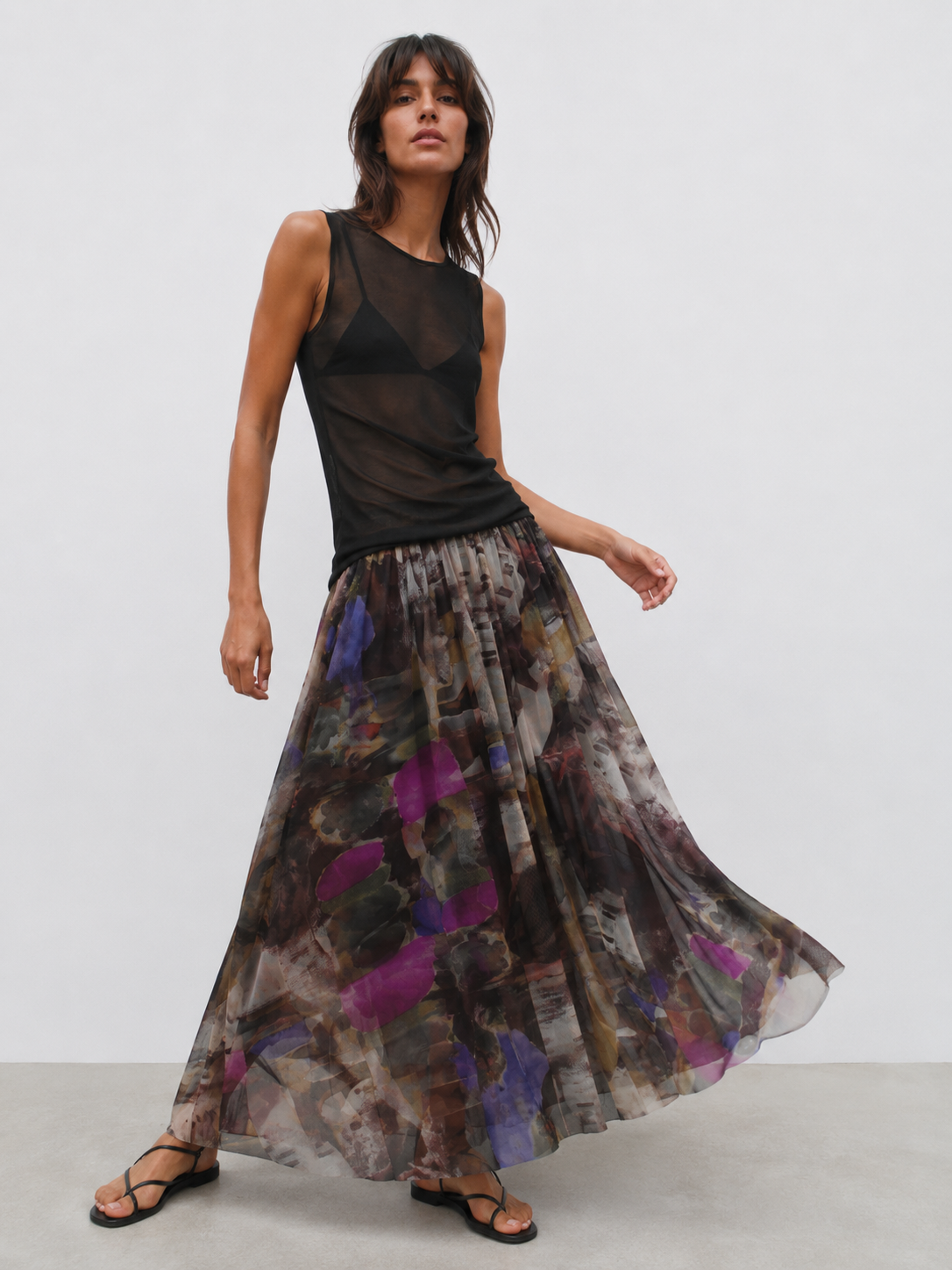 Detaliu imprimeu floral întunecat fustă tulle midi, cădere fluidă volum, All Above Boutique