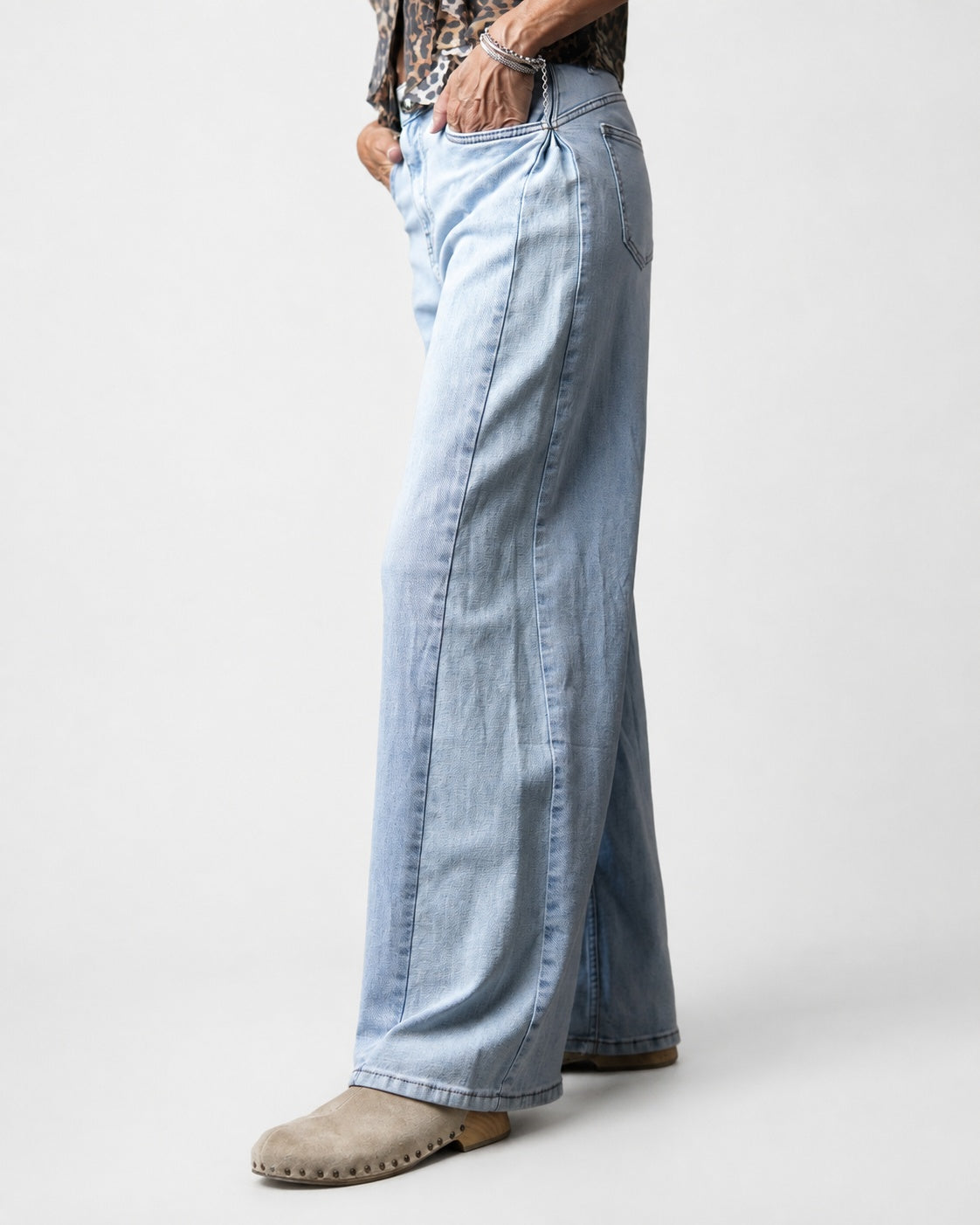 Blugi wide leg cu talie înaltă, vedere din profil, All Above Boutique.