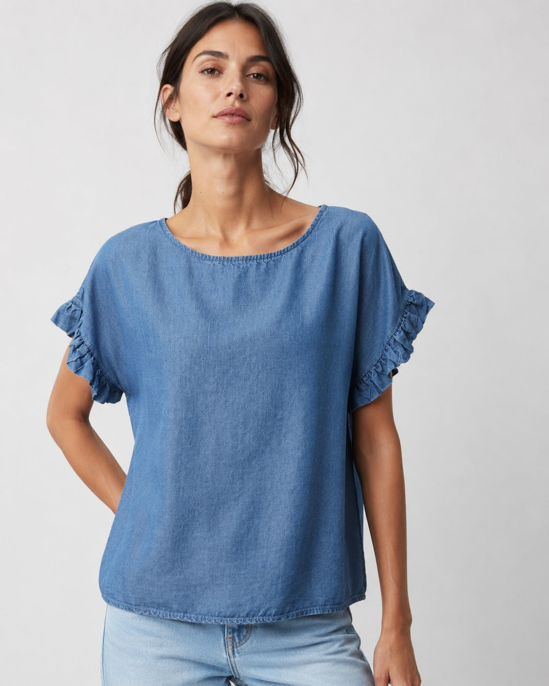 Top din lyocell cu imprimeu denim și umeri căzuți, vedere din față, All Above Boutique.