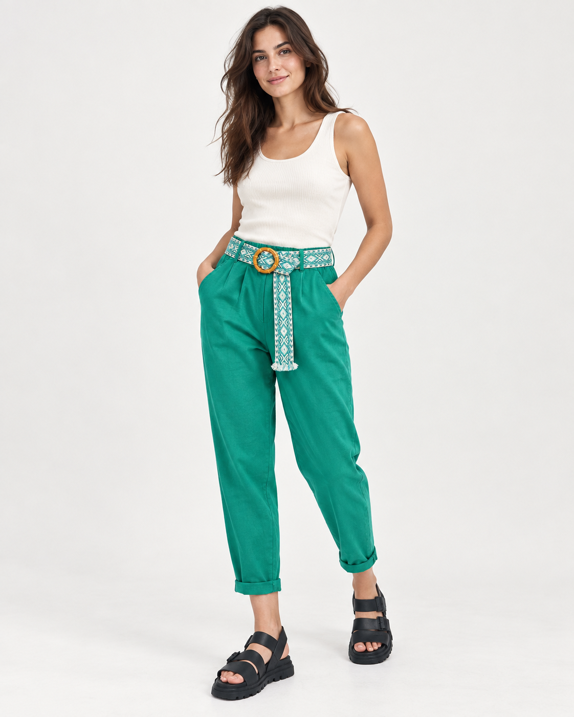 Pantaloni conici din viscoză cu centură etnică colorată, în nuanța turcoaz, vedere frontală.