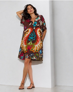 Rochie midi cu guler rever, mânecă scurtă și print colorat, în nuanța maro, vedere din față.