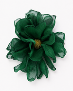 Broșă floare din voal cu petale delicate și pistil din sârmă, nuanța verde închis, All Above Boutique.