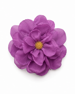 Broșă floare din voal cu petale delicate și pistil din sârmă, nuanța violet închis, All Above Boutique.