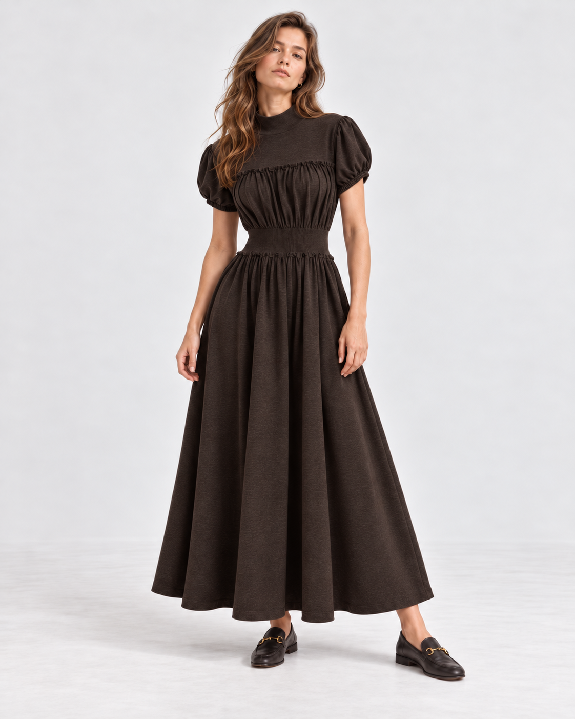 Rochie lungă din tricot cu guler înalt și mânecă bufantă, maro cafea, vedere frontală - All Above Boutique