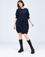 Rochie mini din tricot cu nasturi decorativi și siluetă cocon, bleumarin, vedere frontală - All Above Boutique