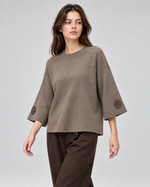 Bluză din tricot cu mânecă 3/4 și nasturi mari, maro, vedere frontală - All Above Boutique