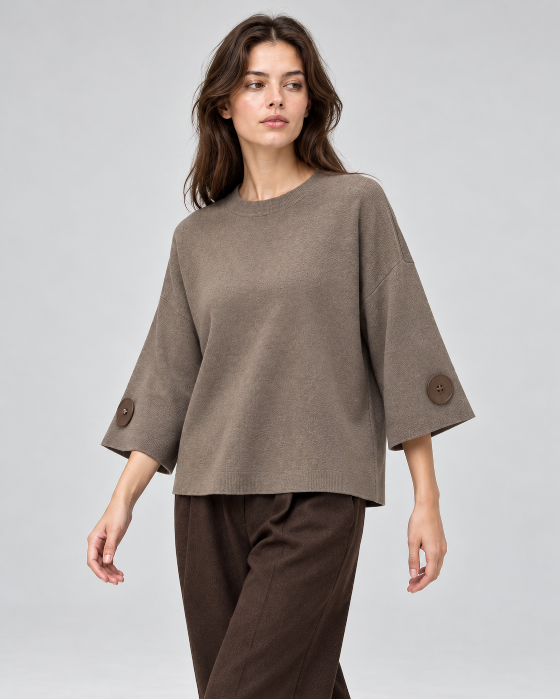Bluză din tricot cu mânecă 3/4 și nasturi mari, maro, vedere frontală - All Above Boutique