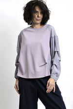 Bluză damă lila din bumbac, cu inserții elegante din mătase la mâneci și croială lejeră.