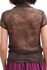 Bluză maro din dantelă transparentă, cu model floral, vedere din spate.