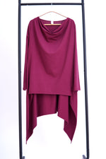 Bluza visinie din bumbac cu guler drapat și trena asimetrică elegantă.