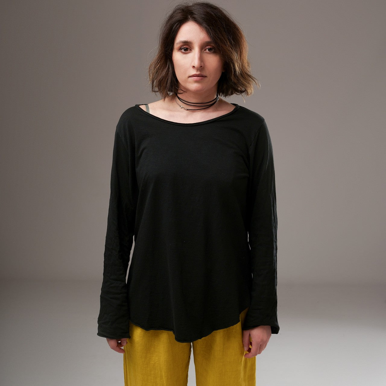 Bluză din bumbac negru cu mâneci lungi și aspect minimalist
