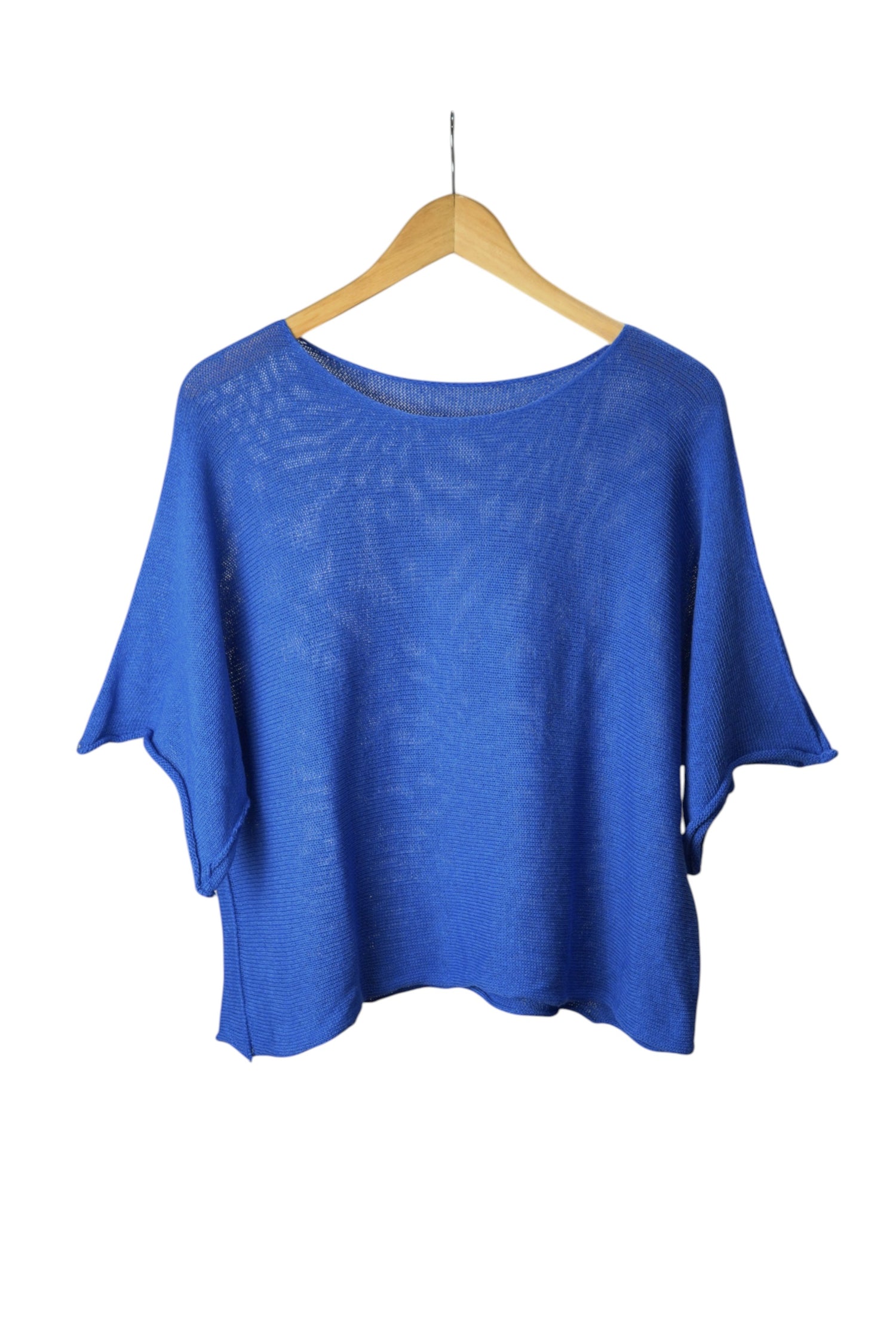  Bluză din tricot subțire, albastru, cu croială oversize și decolteu larg.