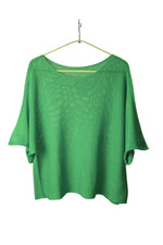  Bluză din tricot subțire, verde, cu croială oversize și decolteu larg.