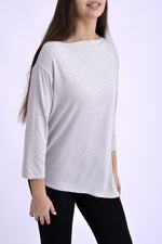 Bluză din viscoză cu dungi gri și albe, mâneci trei sferturi, vedere laterală.