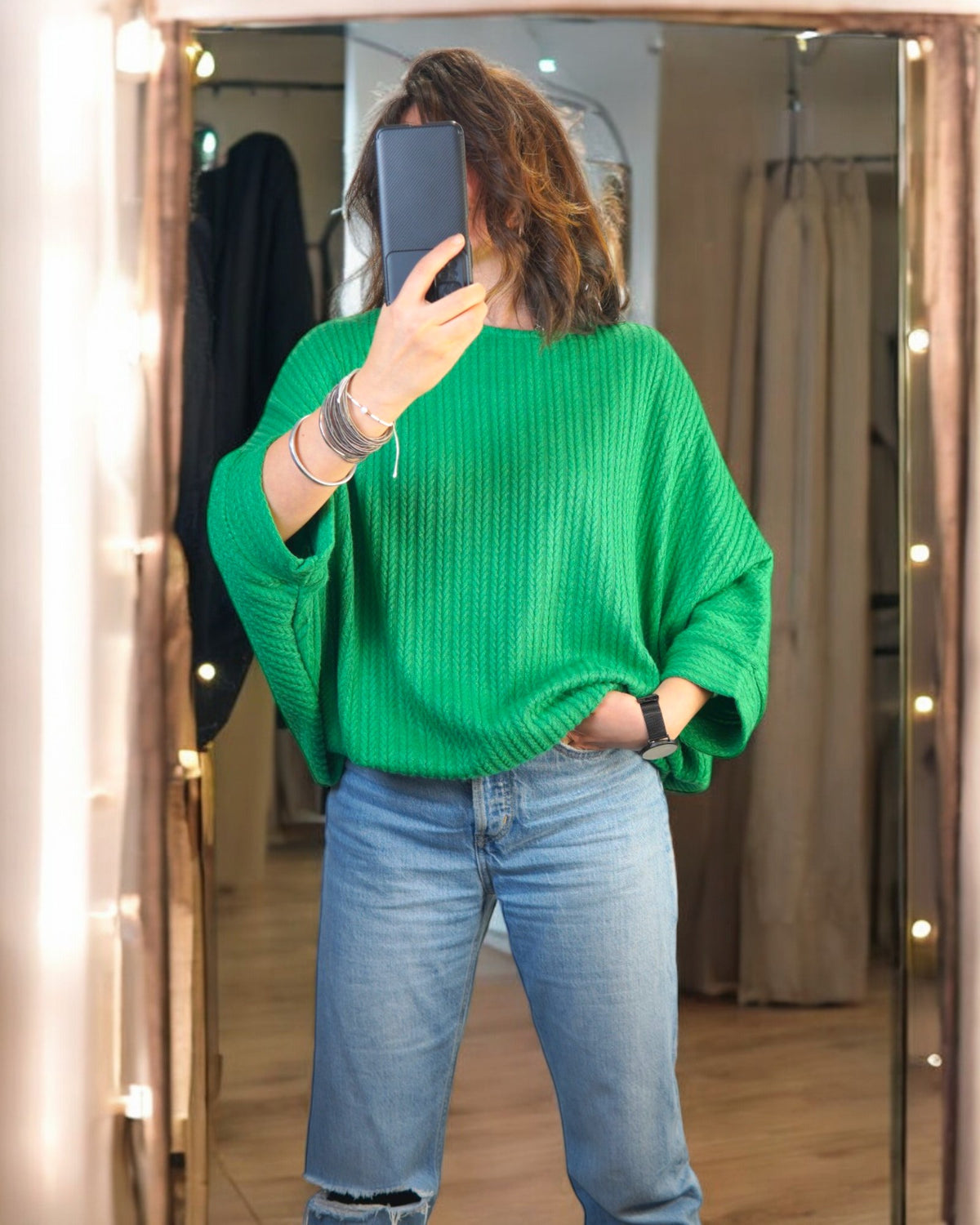 Bluză verde tip fluture, cu design oversize, textură zig-zag și mâneci bufante 3/4.