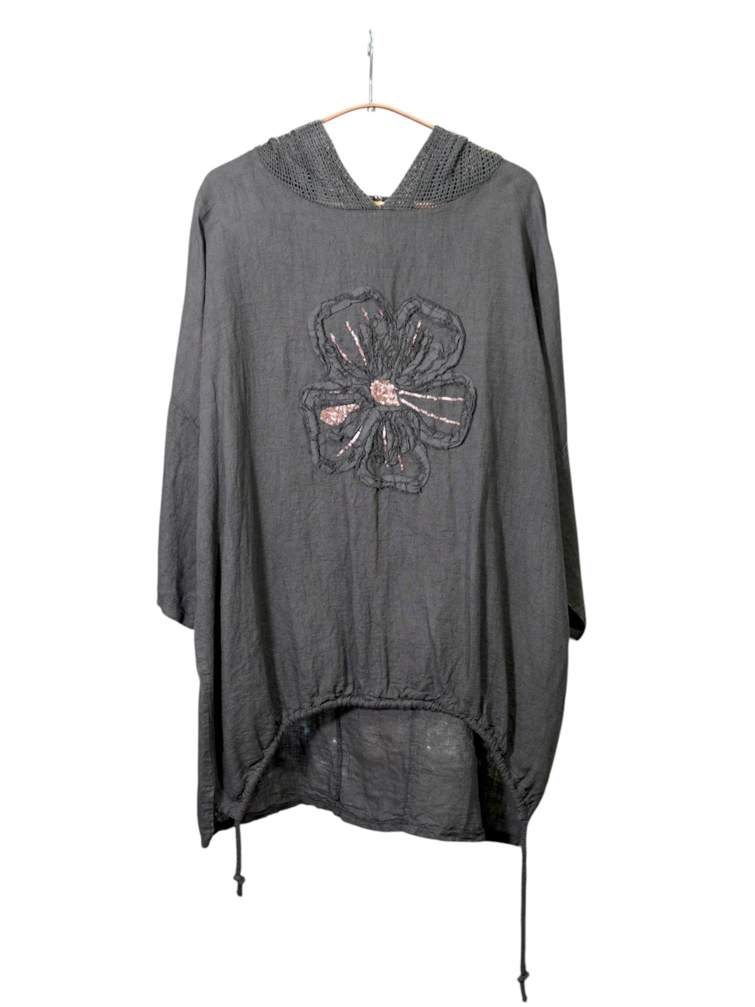 Bluză oversize gri din in, cu glugă de plasă și aplicație florală cu paiete în față