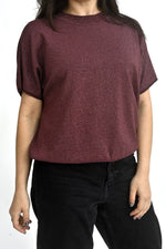 Bluză cu sclipici fin în nuanță bordo, cu mâneci scurte și croială lejeră