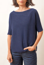 Bluză din tricot soft bleumarin, cu croială dreaptă și aspect casual-elegant