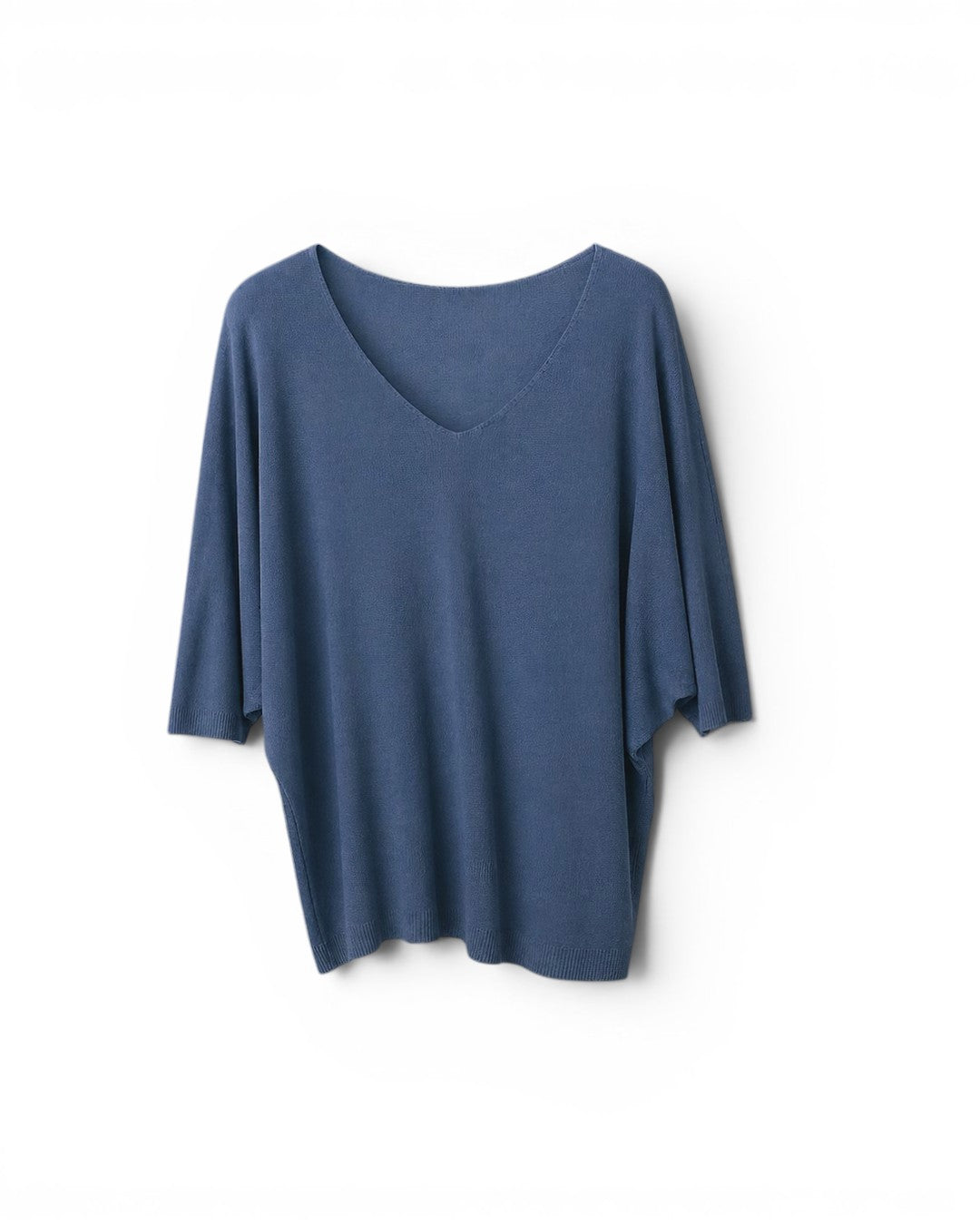 Bluză din tricot fin, cu decolteu în V și croială vaporoasă, perfectă pentru un look soft și feminin.