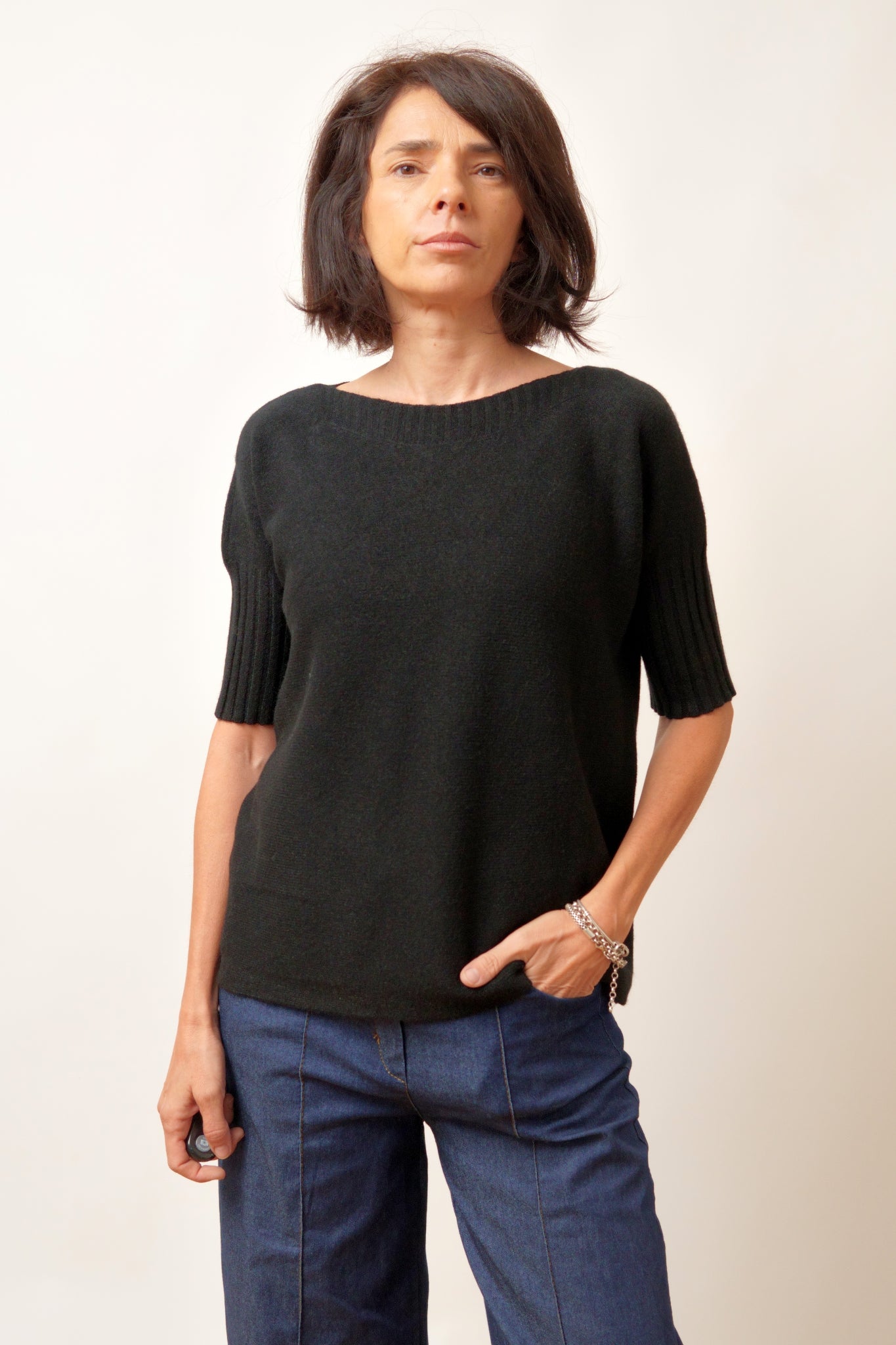 Bluză din tricot soft negru, cu umeri căzuți și mânecă scurtă, stil lejer