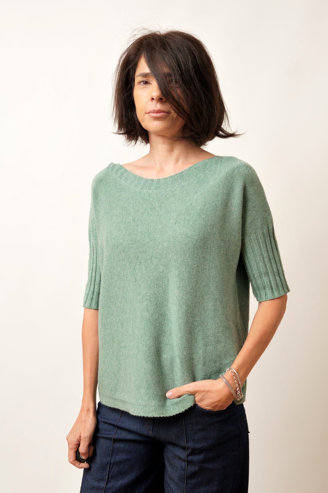 Bluză din tricot soft verde menta, cu umeri căzuți și croială dreaptă