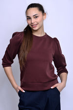 Bluză bordo cu umeri evidențiați, design modern MOY, vedere din față